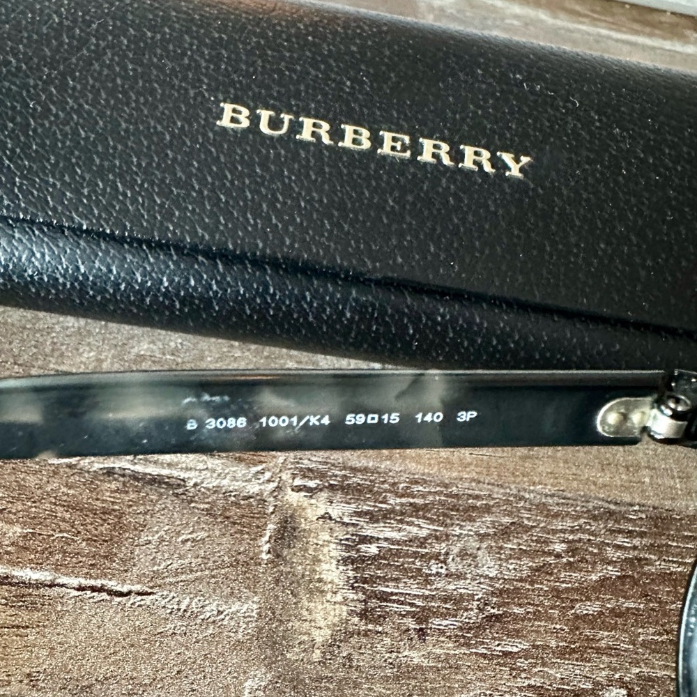 Men’s Burberry Polarized Aviator Sunglasses - Picture 3 of 3